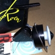 ROEN II men�� model v obouch verz�ch ve kter�ch se vyr�b�l. Prvn� z navij�k� m� kovovou c�vku s rychl�m sund�n�ma nand�n�m c�vky a druh� navij�k m� plastovou c�vku a klasick� upnut� c�vky p�es matici.
